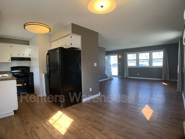 Building Photo - 5172 NE 6th Ct