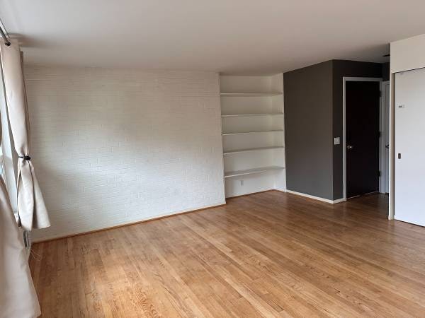 Building Photo - 2012 Thorndyke Ave W