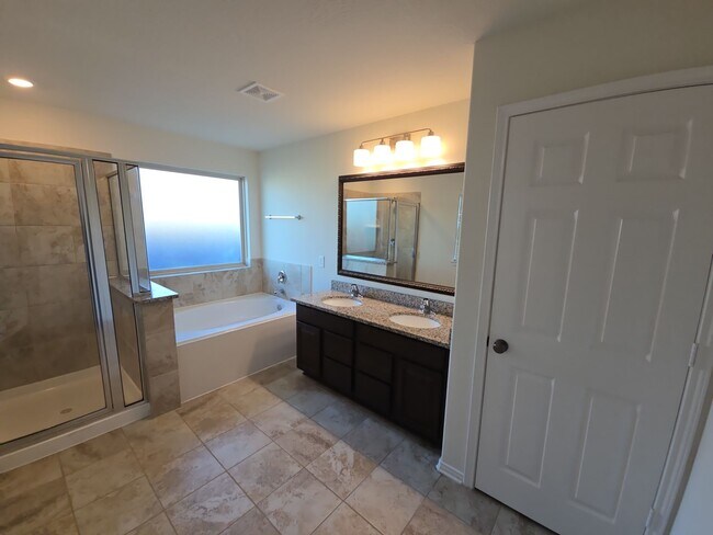 Foto del edificio - 16626 Cliff Vale Ct