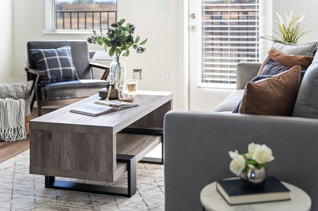 Interior Photo - North 88