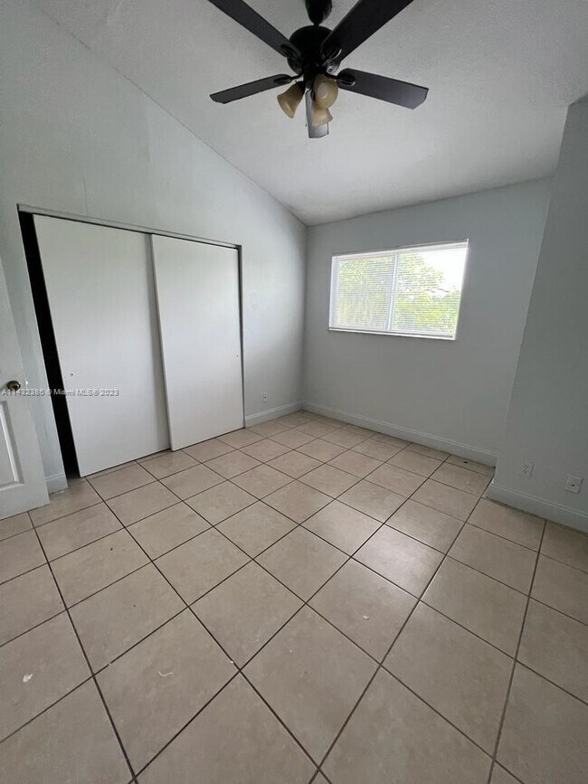 Foto del edificio - 3441 NW 44th St