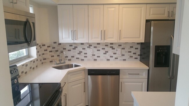 Building Photo - 18081 SE Country Club Dr