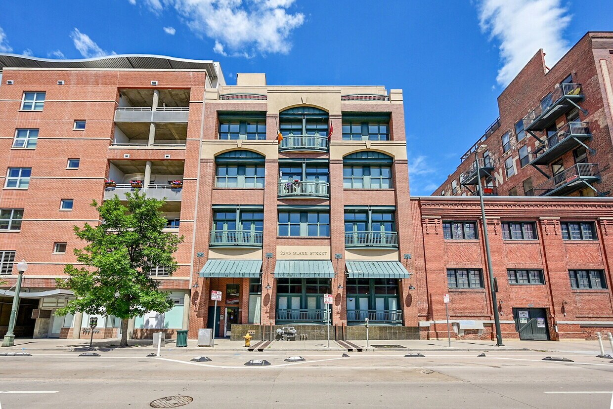 Primary Photo - $2,500 - 1 Bed 1 Bath Condo with Central A...