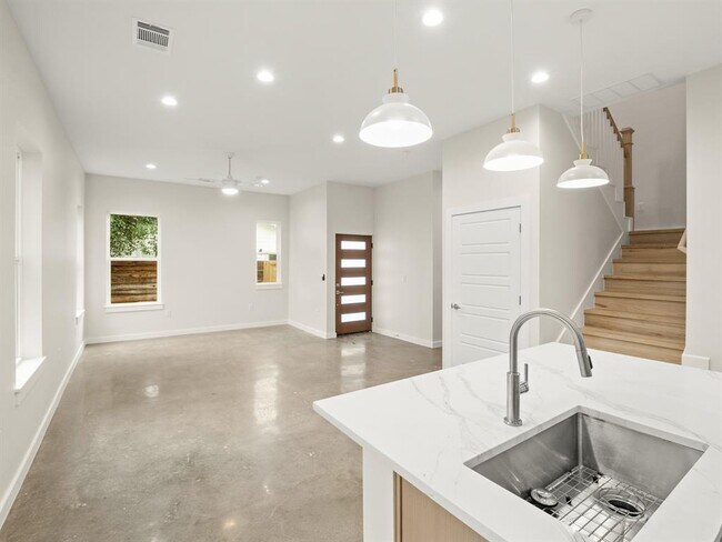 Foto del edificio - 1165 Nickols Ave