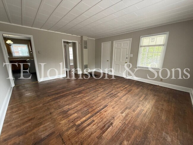 Building Photo - Corner Lot Duplex Situated Near Blum Park.