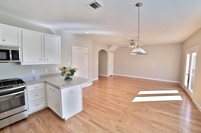 Foto del edificio - 3719 Main Poplar Dr