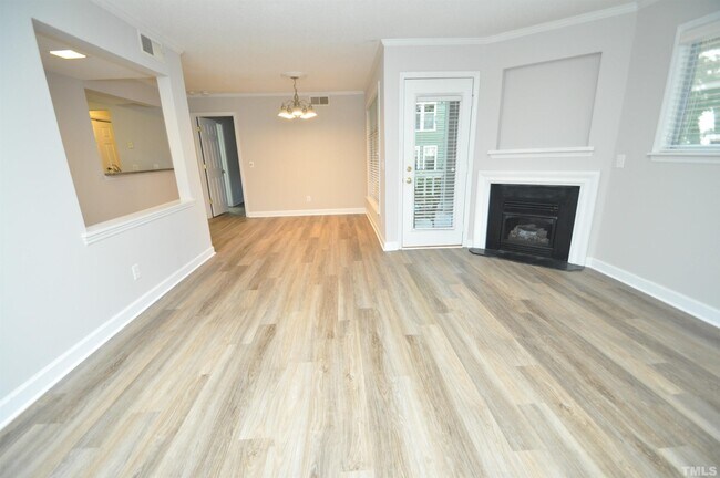 Building Photo - 1000 Nicholwood Dr