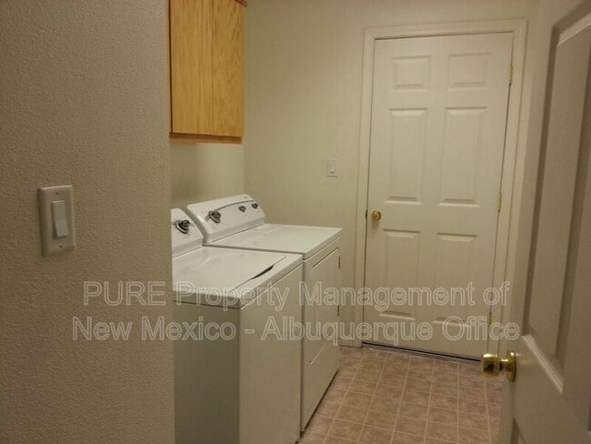 Building Photo - 200 Valle Vista Dr