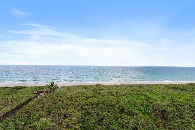 Building Photo - 3865 N Hwy A1A