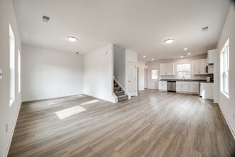 Building Photo - 602 W Lewis Rd