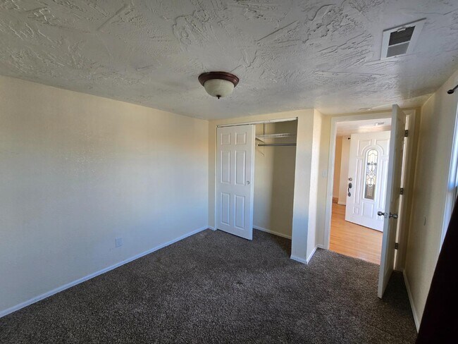 Building Photo - 3117-E 1/2 E 1/2 Rd