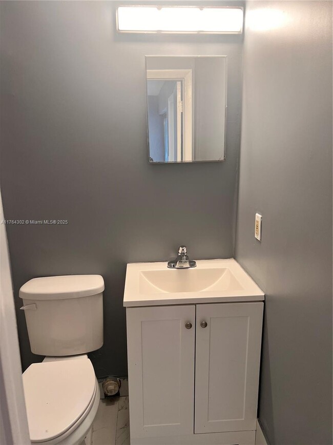 Building Photo - 2 bedroom in Hallandale FL 33009