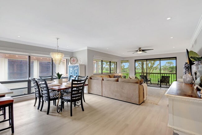 Foto del edificio - 438 Brackenwood Ln S