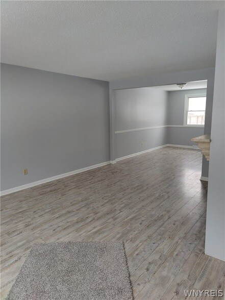 Foto del edificio - 32 Cascade Dr