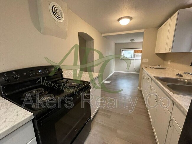 Foto del edificio - 1640 E Orman Ave