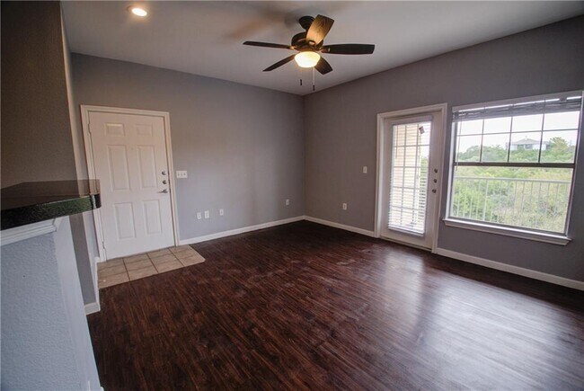Building Photo - 2320 Gracy Farms Ln