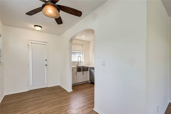 Building Photo - 313 Venice Way