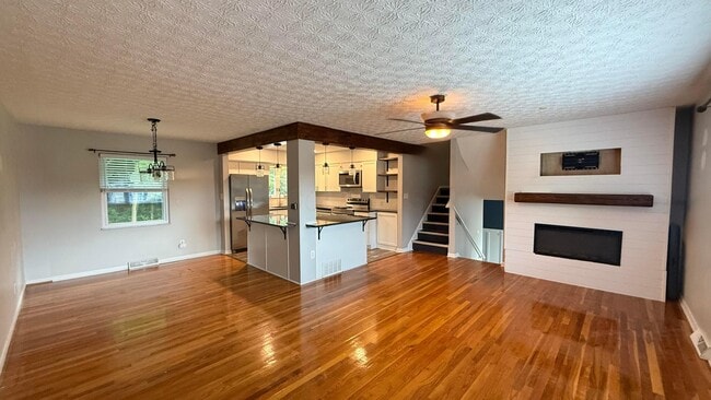 Building Photo - 321 Heil Dr