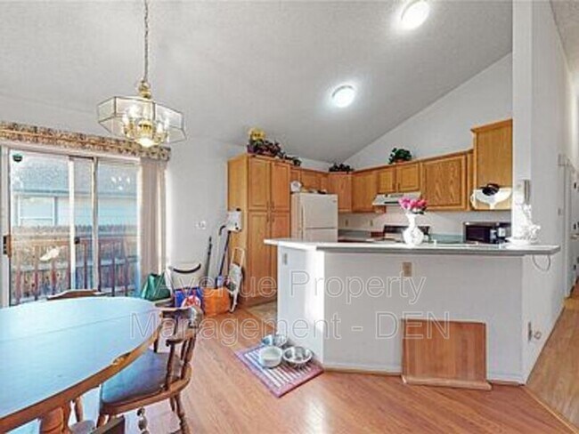 Foto del edificio - 8871 Cloverleaf Cir
