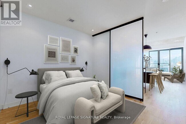 Building Photo - 8 Dovercourt Rd