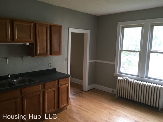 Building Photo - 856 Thomas Ave