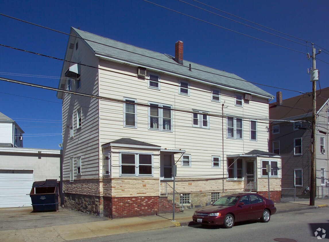 Primary Photo - 738-746 King Philip St