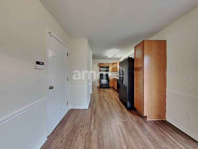 Foto del edificio - 5065 Walden Ridge Dr