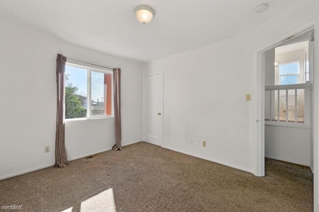 Building Photo - 3 br, 1 bath House - 175 E Vista Ave
