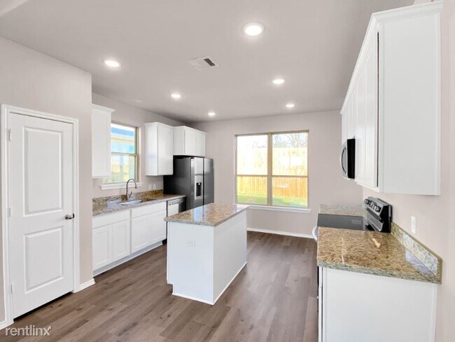 Building Photo - 4 br, 3 bath House - 13059 Clearview Drive