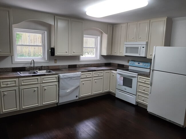 Building Photo - 609 Pearson Dr