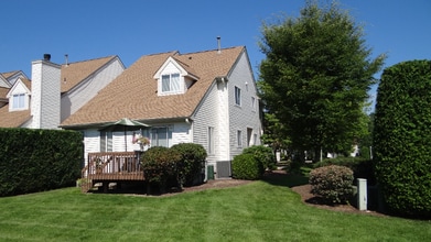 Building Photo - 12 Independence Ct