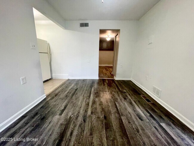 Foto del edificio - 1308 E Main St