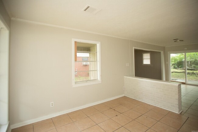 Building Photo - 1402 Boston Dr