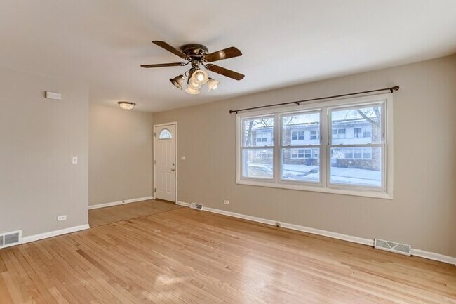 Building Photo - 554 Lynn Ct, Glendale Heights, IL, 60139