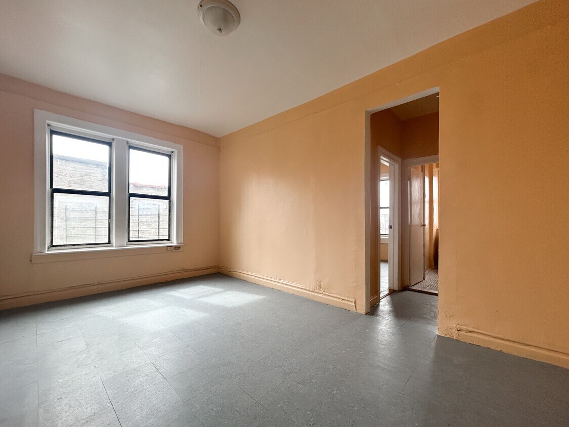 Foto principal - 563 Cauldwell Ave