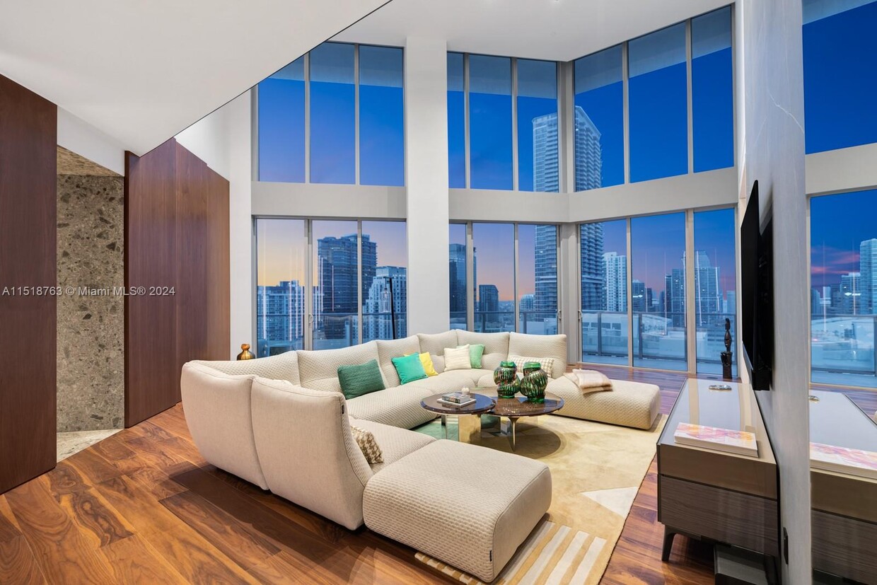 Foto principal - 1300 Brickell Bay Dr