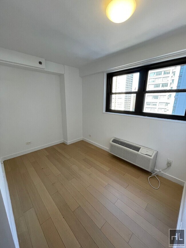 Building Photo - East 39th Street