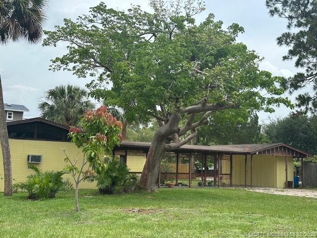 Foto principal - 1651 E 8th St