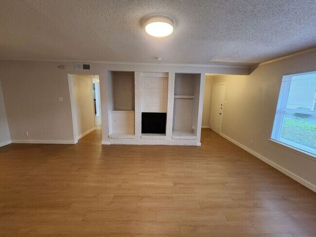 Building Photo - Abbey Road B2- 2 bedroom, 2 bath