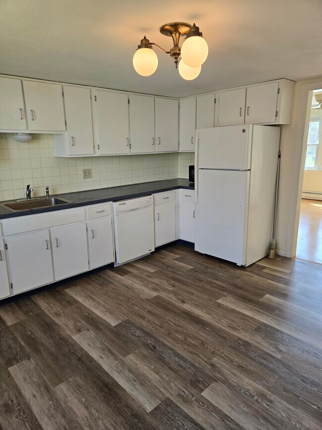 Building Photo - 10 Myles Standish Dr