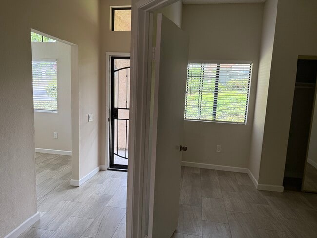 Building Photo - 2814 Chatsworth Way