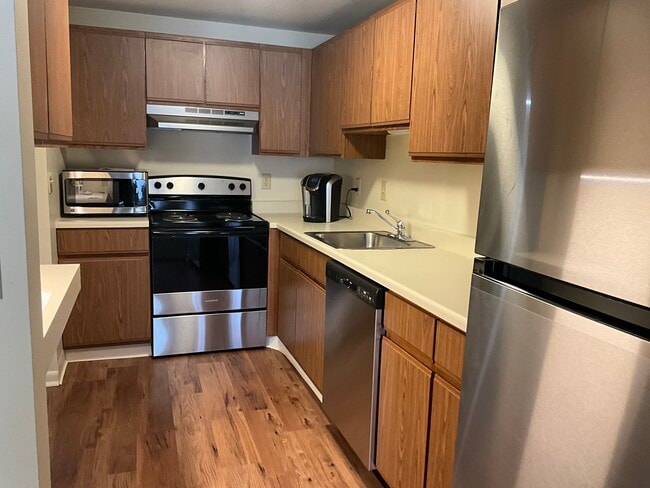 New Appliances & Kitchen Floor! - Chicopee Mews