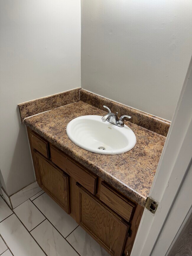 Building Photo - 5612 Clarke Address