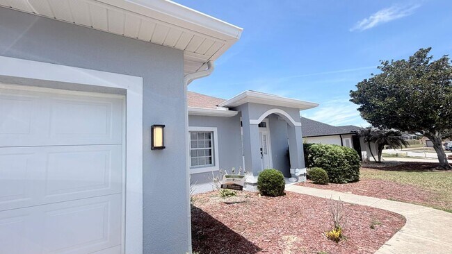 Foto del edificio - 906 Berwick Dr