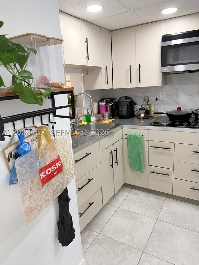 Foto del edificio - 488 NW 165th St