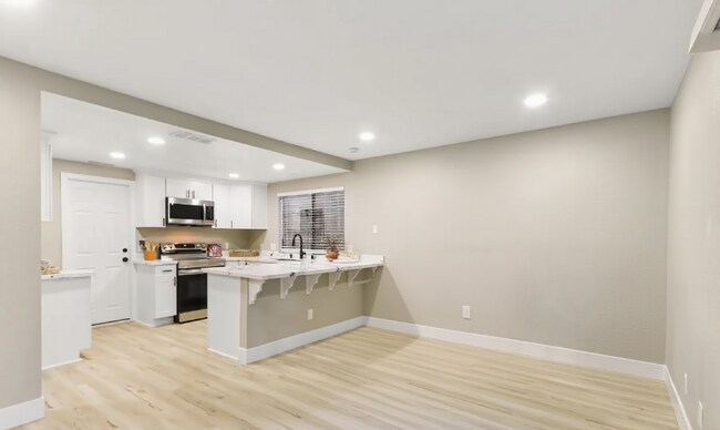 Building Photo - 3532 Del Sol Way