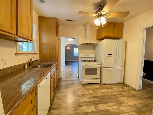 Foto del edificio - 2160 Colfax St
