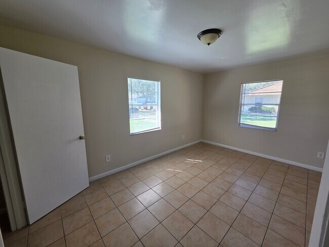 Foto del edificio - 5031 SE 29th St