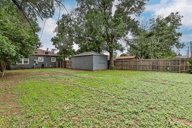 Foto del edificio - 2120 28th St