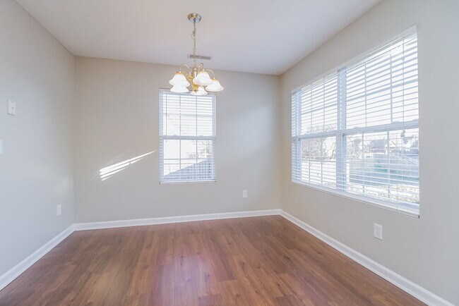 Foto del edificio - 3460 Hamberton Cir